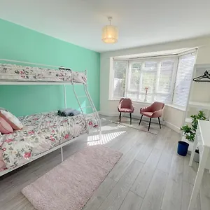 Apartment Large 3 Bedroom & 2 Bath - Ground Floor With Parking, Bournemouth