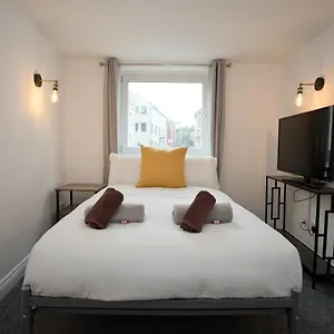 Apartment Bank - Prime Town Centre Location - Close To The Beach!, Bournemouth